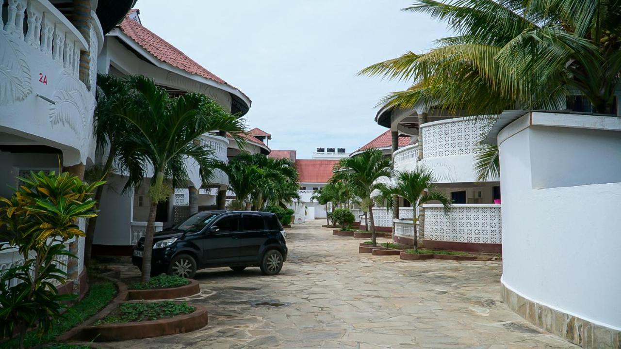 Апартаменти Jameela House, 3 Mins To Diani Beach, Spa, Laundry, Transport & Catering Available Укунда Екстер'єр фото